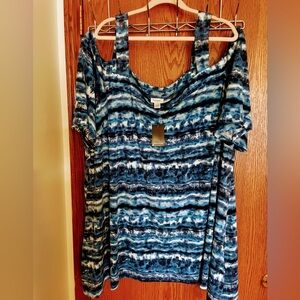 NWT / Avenue Plus Size Cold Shoulder Too